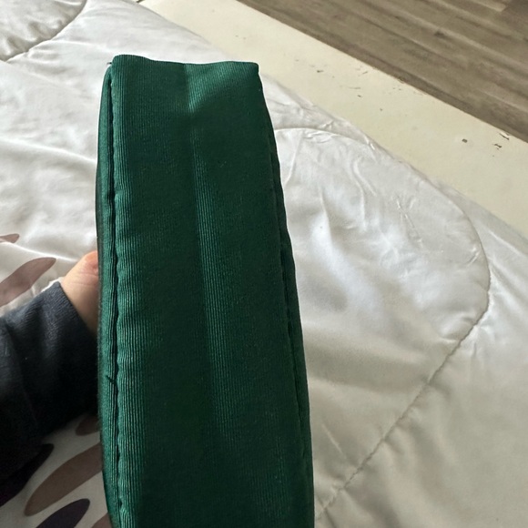 Authentic Gucci bag, can be use for wristlet, makeup bag or in many other ways - Picture 3 of 5